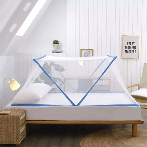 Toldillo mosquitero en cama, ambiente minimalista